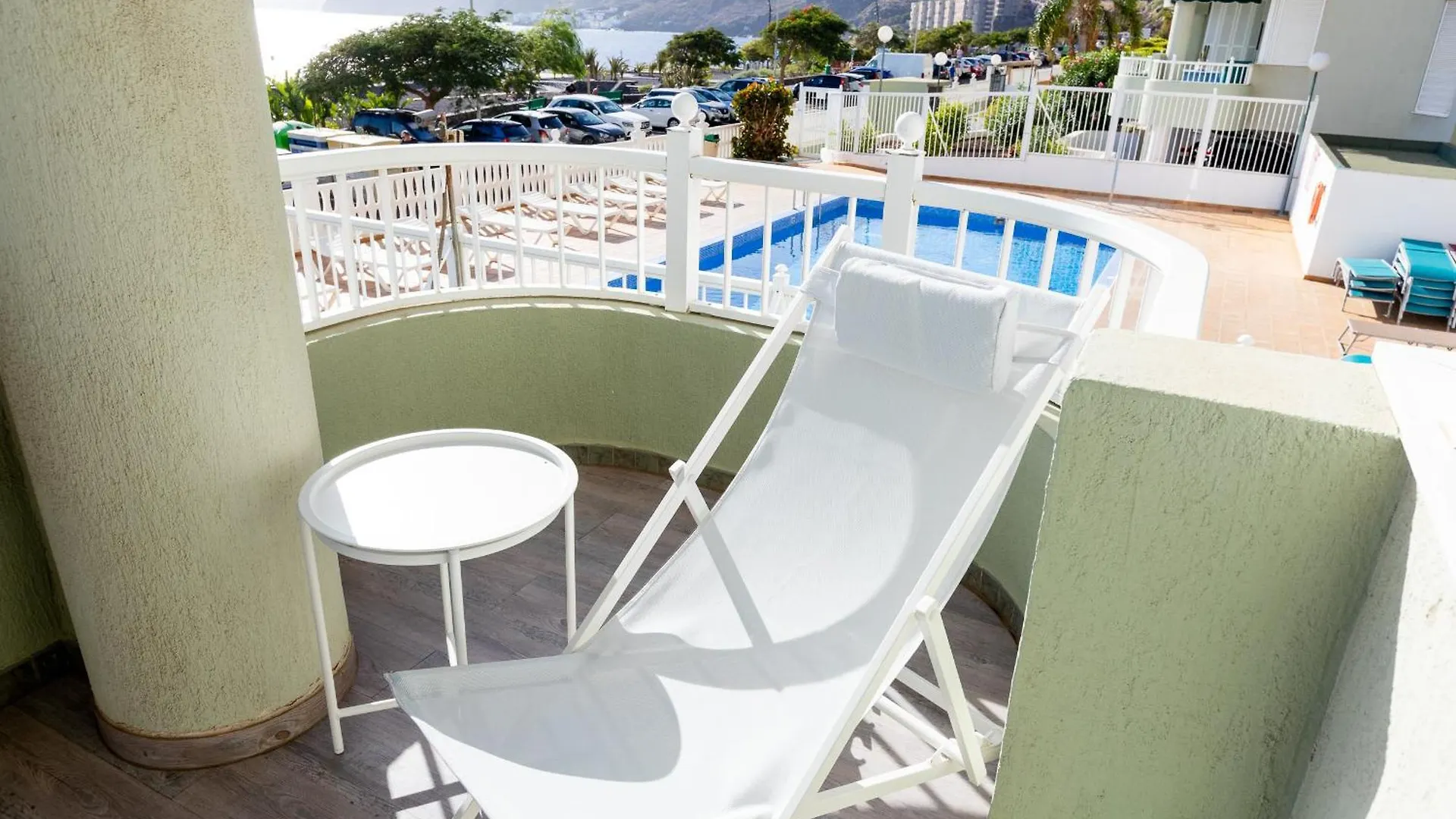 Apartment Beachfront With Communal Swimming Pool And Parking Radazul